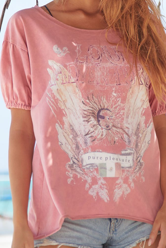 Kefi - asymetryczny T-shirt w odcieniu różu z efektem sprania