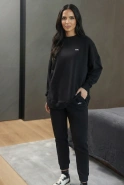 Saura Black - lekka, wygodna czarna bluza z logo