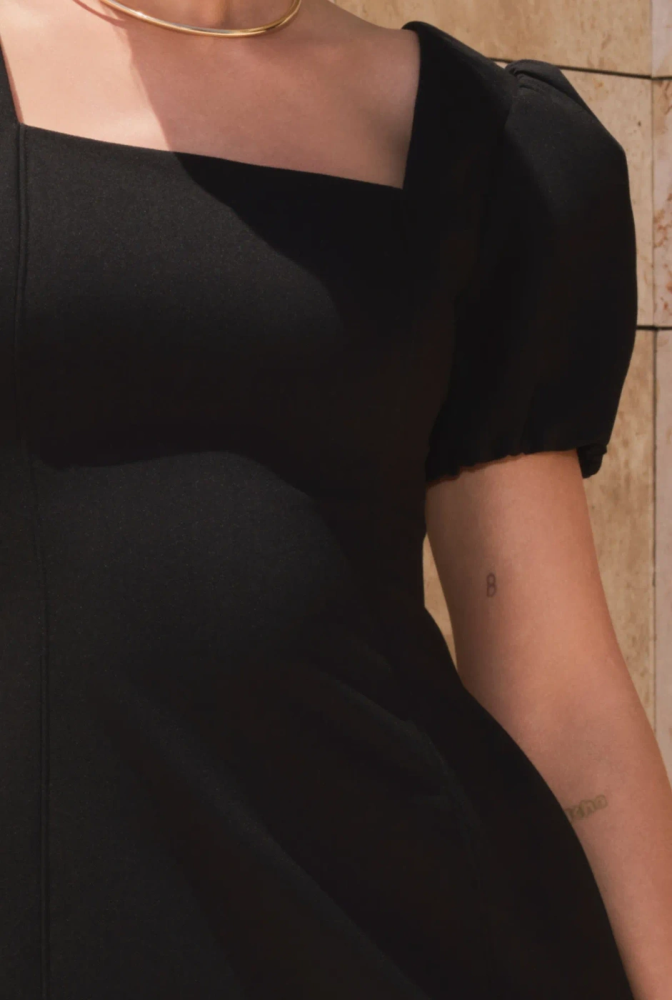 Norella - czarna mini sukienka z kieszeniami