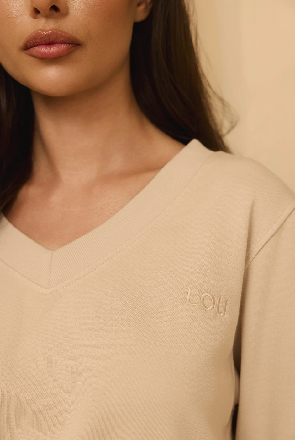 Hanako - Bawełniany Komplet Dresowy z Bluza V-neck i Spódniczką z Wszytymi Spodenkami