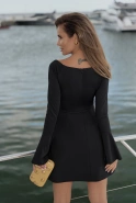 Emeline - czarna sukienka mini z aplikacją kwiatową