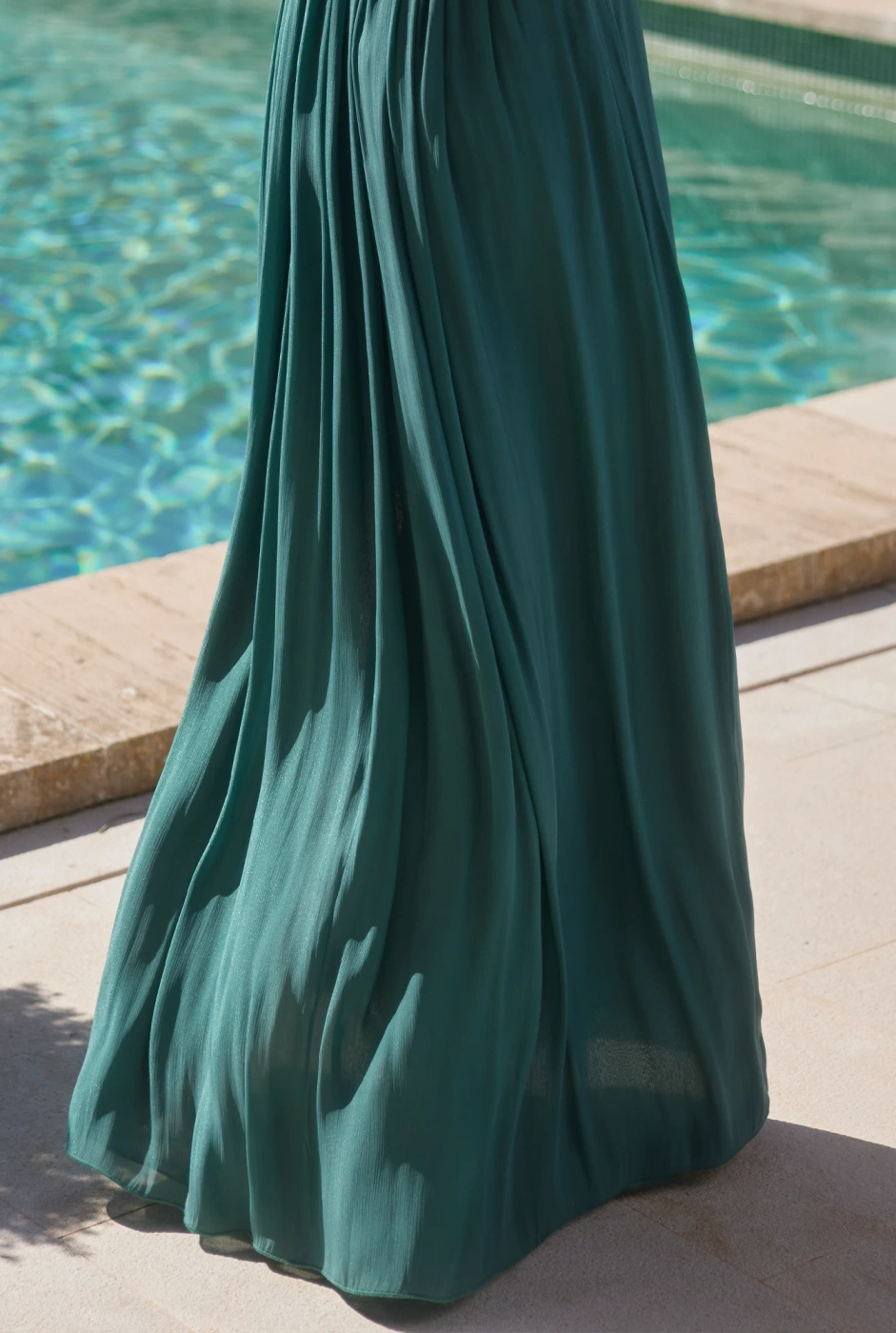 Denise - Sukienka Maxi z Eleganckimi Draperiami i Siatką