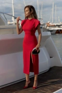 Marisol - czerwona sukienka midi ze stójką i bufkami