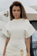 Romilda - biała sukienka mini z ozdobną przelotką