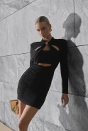 Khloe - czarna sukienka mini z drapowaniami