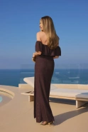 Angela - brązowa sukienka maxi z dekoltem w stylu hiszpańskim