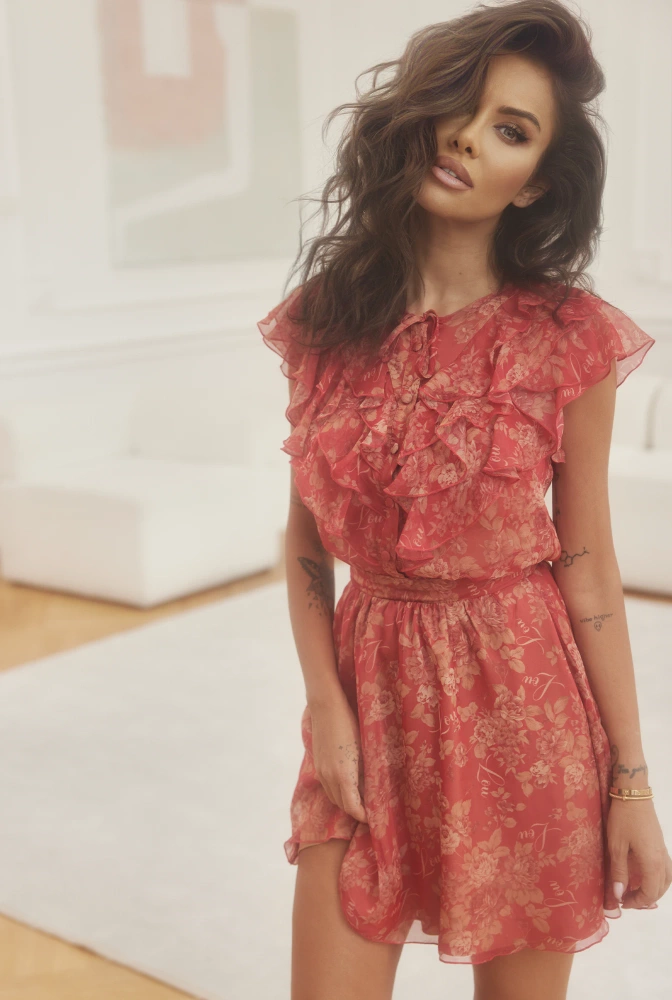 Imelda - Delikatna sukienka z kompozycją falbanek