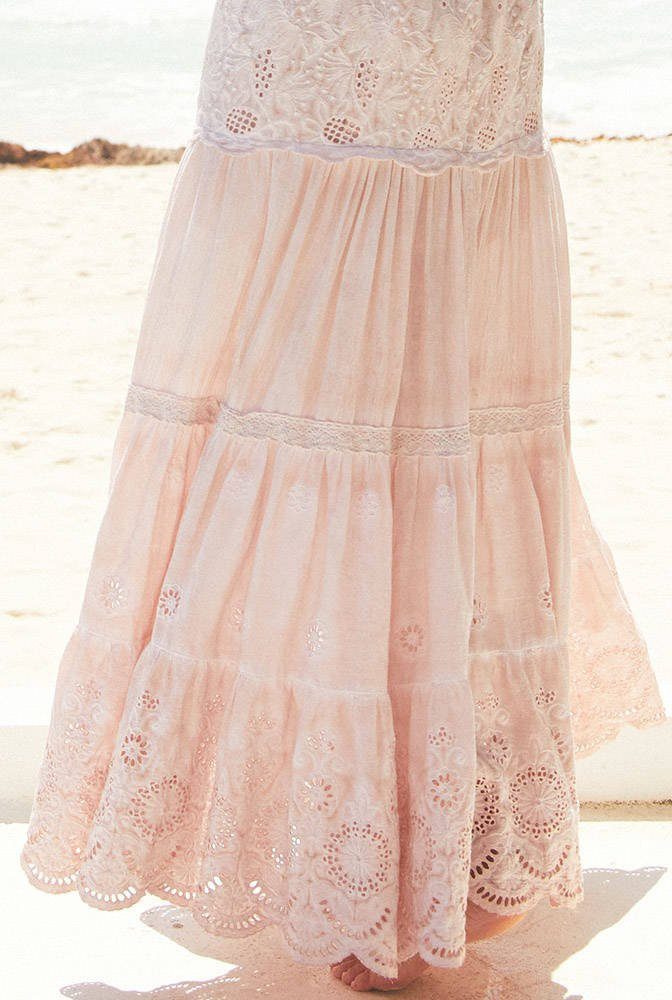 Maeve - sukienka maxi w stylu boho w odcieniu pudrowego różu