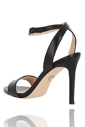 Brinley - Klasyczne Czarne Szpilki z Dopinanym Kwiatem z Piórami