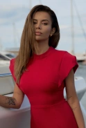 Marisol - czerwona sukienka midi ze stójką i bufkami