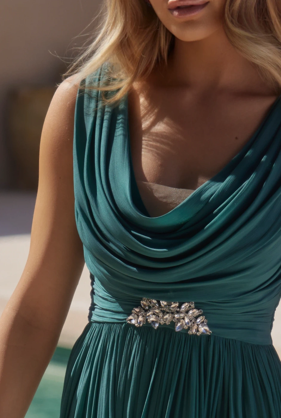Denise - Sukienka Maxi z Eleganckimi Draperiami i Siatką