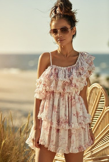 Adora - delikatna, asymetryczna sukienka z logowanej tkaniny „Lou Girls”