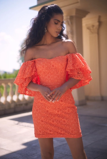 Sucre - Elegancka mini sukienka koronkowa w ożywczym pomarańczu