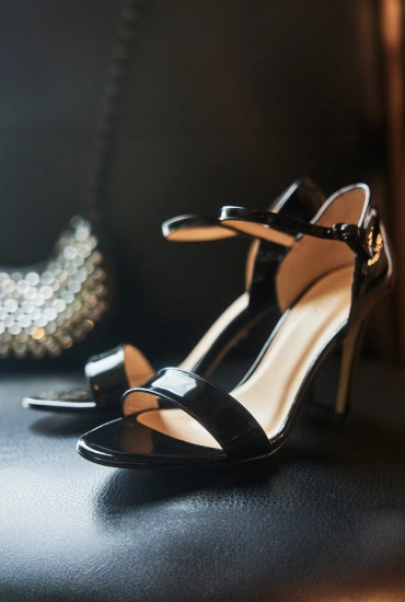 Zarina - Czarny Lakierowany Sandał na Szpilce